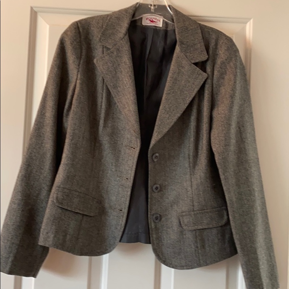 Cute tweed blazer in great condition.
